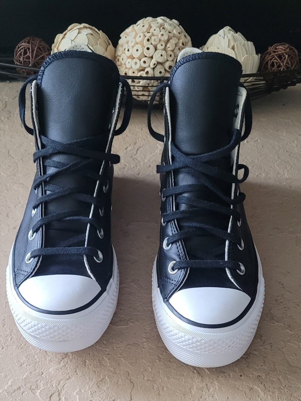 Size 8.5 Converse Chuck Taylor Lift Platform Black Leather Women Shoes 561675C - Picture 1 of 7